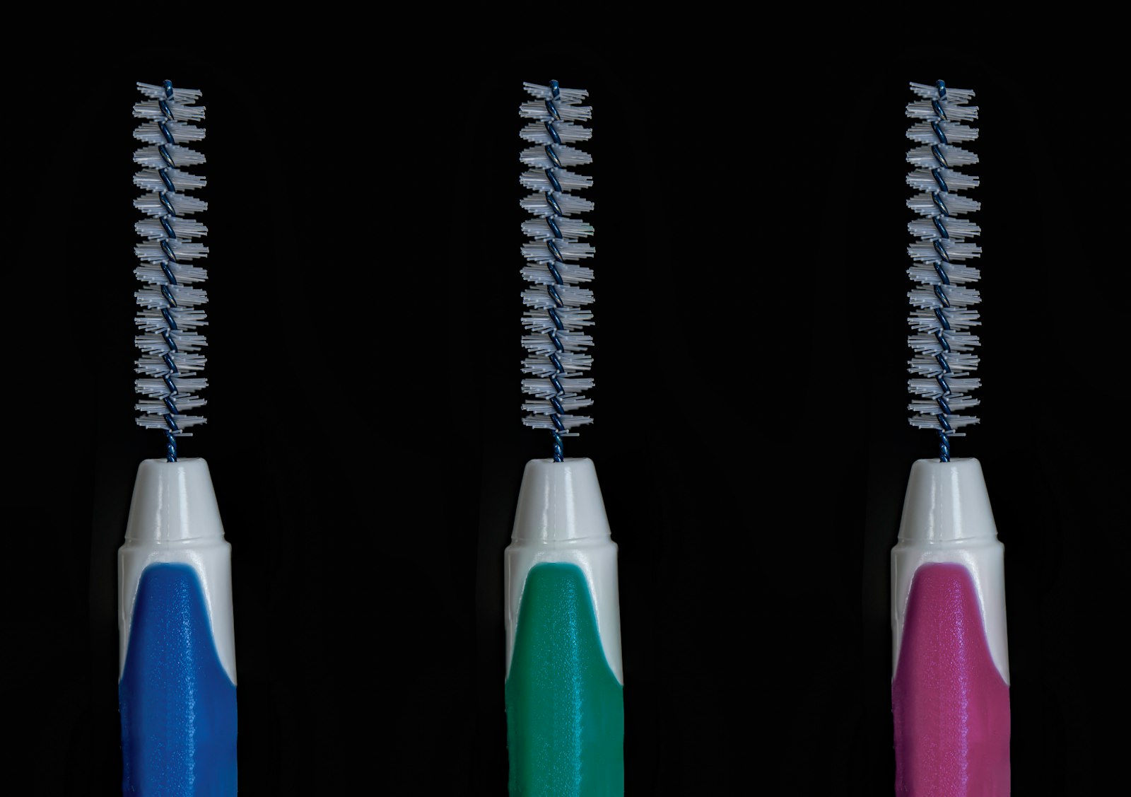 Les brossettes interdentaires existent en plusieurs calibres, adaptés à chaque espace